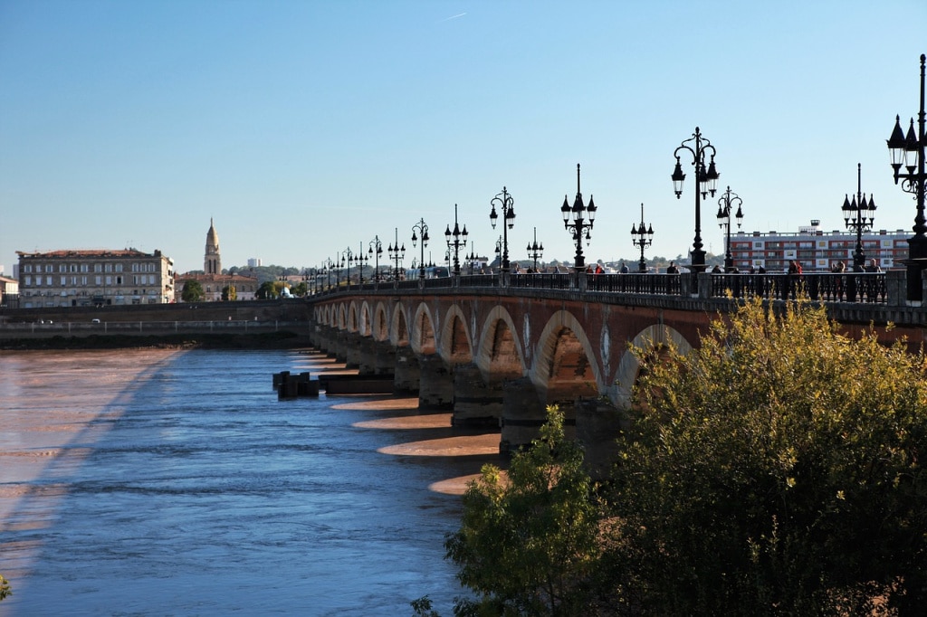 Visite-Port-de-la-Lune-Bordeaux